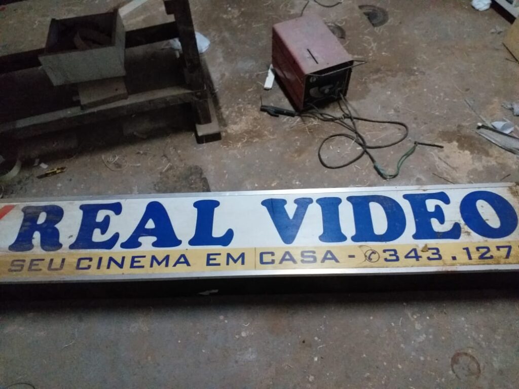 Placa da Real Vìdeo